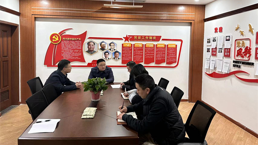 圖五：集團(tuán)總會(huì)計(jì)師齊飛、副總經(jīng)理馬江水督導(dǎo)金控小貸安全工作